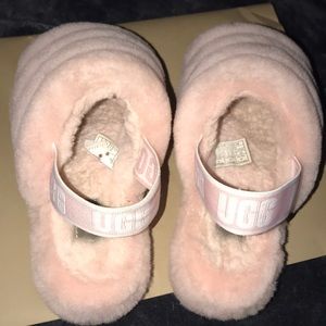 🦄🐷UGGS women FLUFF YEAH slides 💕⬅️SIZE 6